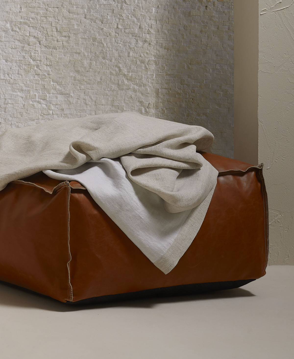 Cushions &amp; throws  - Throw Cona by Mirabel Slabbinck